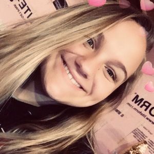 Meet your Posher, Chloe